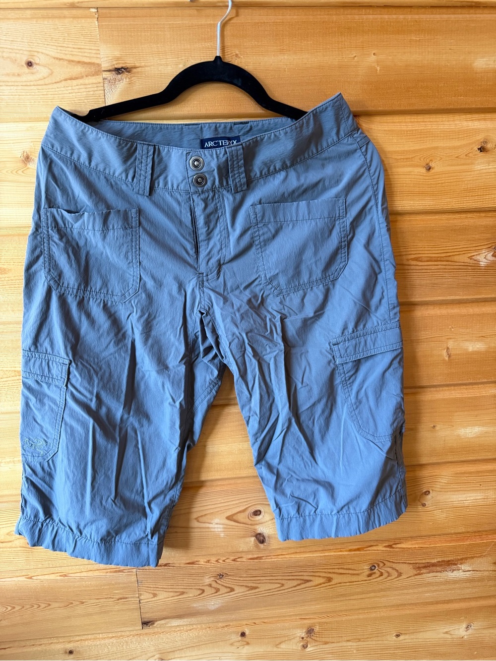 Arc’teryx Women’s Gray Cargo Hiking Shorts Outdoor Trail Trekking Size 8